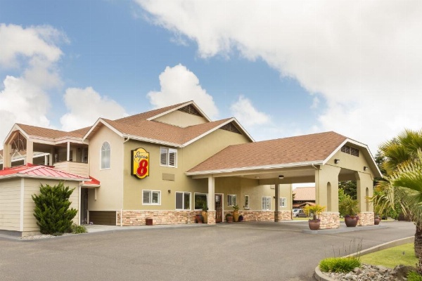 Super 8 by Wyndham Fortuna image 22
